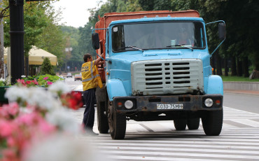 Треба Водії На Зіл, Вантажники І Технік Та Сміттєзвалище Атп2528